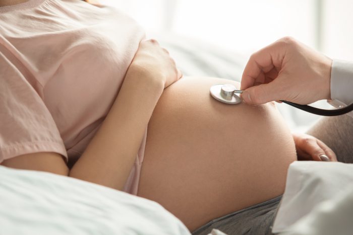Paciente em consulta para monitoramento de diabetes gestacional