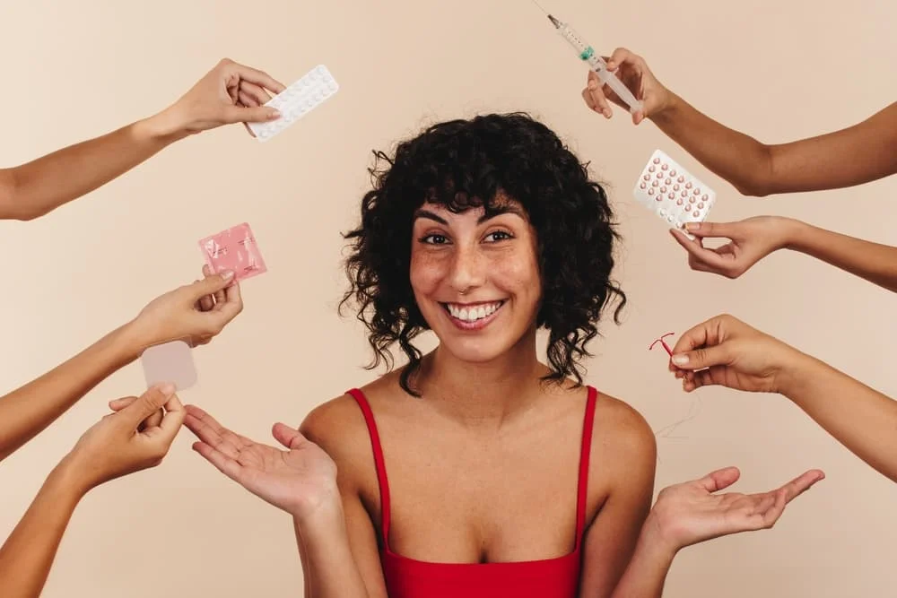 Diversos métodos contraceptivos, representando as opções disponíveis